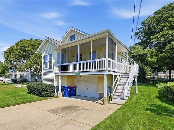 4th image of 129 Balsam St