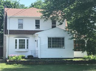 17 School St, East Granby, CT 06026