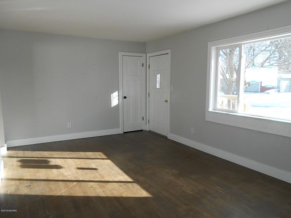 5th image of 1024 Belton Ave