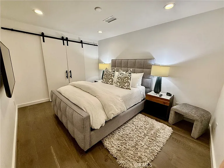 116 W Channel Islands Blvd — Photo 45