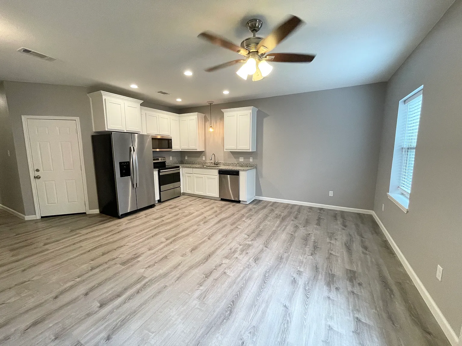3 bed, 2.5 bath, 1389 sqft, $1,800 — Photo 4