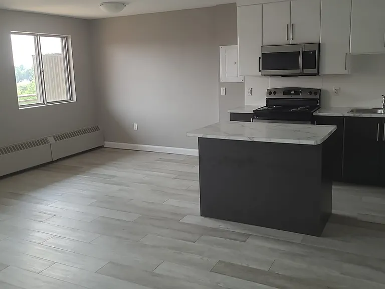 1 Humber Ct — Photo 2