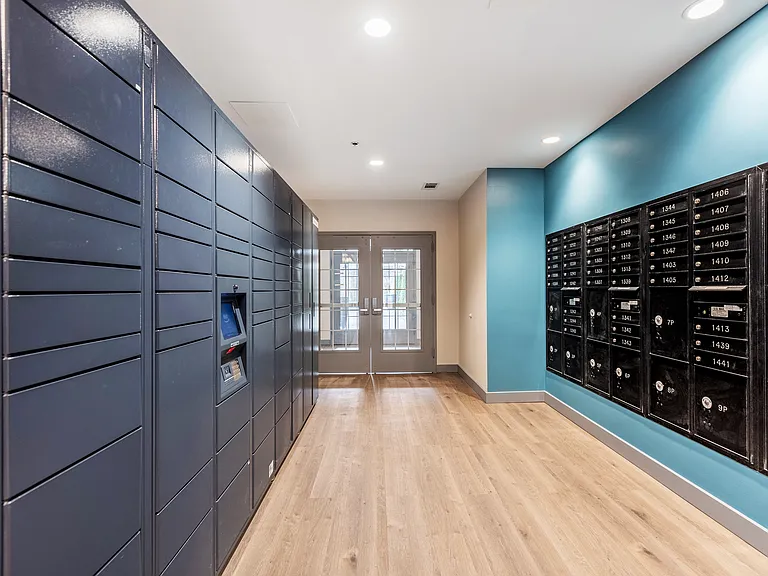 Sofi Gaslight Commons — Photo 38