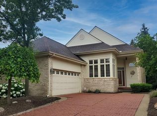 38113 S Vista Dr, Livonia, MI 48152