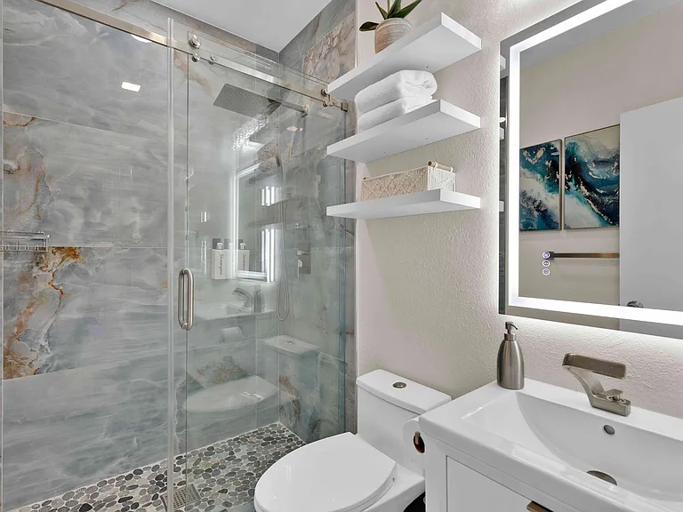 111 E Hibiscus St #1 — Photo 4