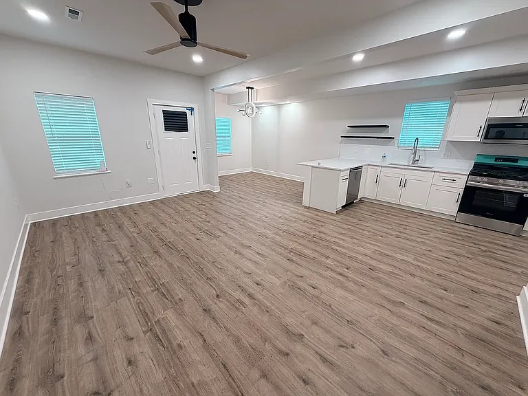 2027 Agnes Ave — Photo 4