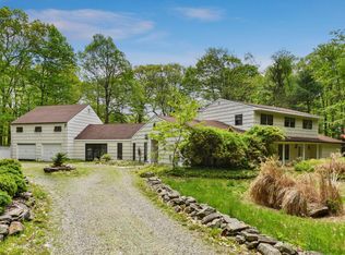 3 The Logging Rd, Waccabuc, NY 10597