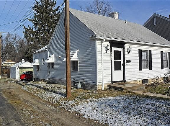 4th image of 1151 E Victoria St