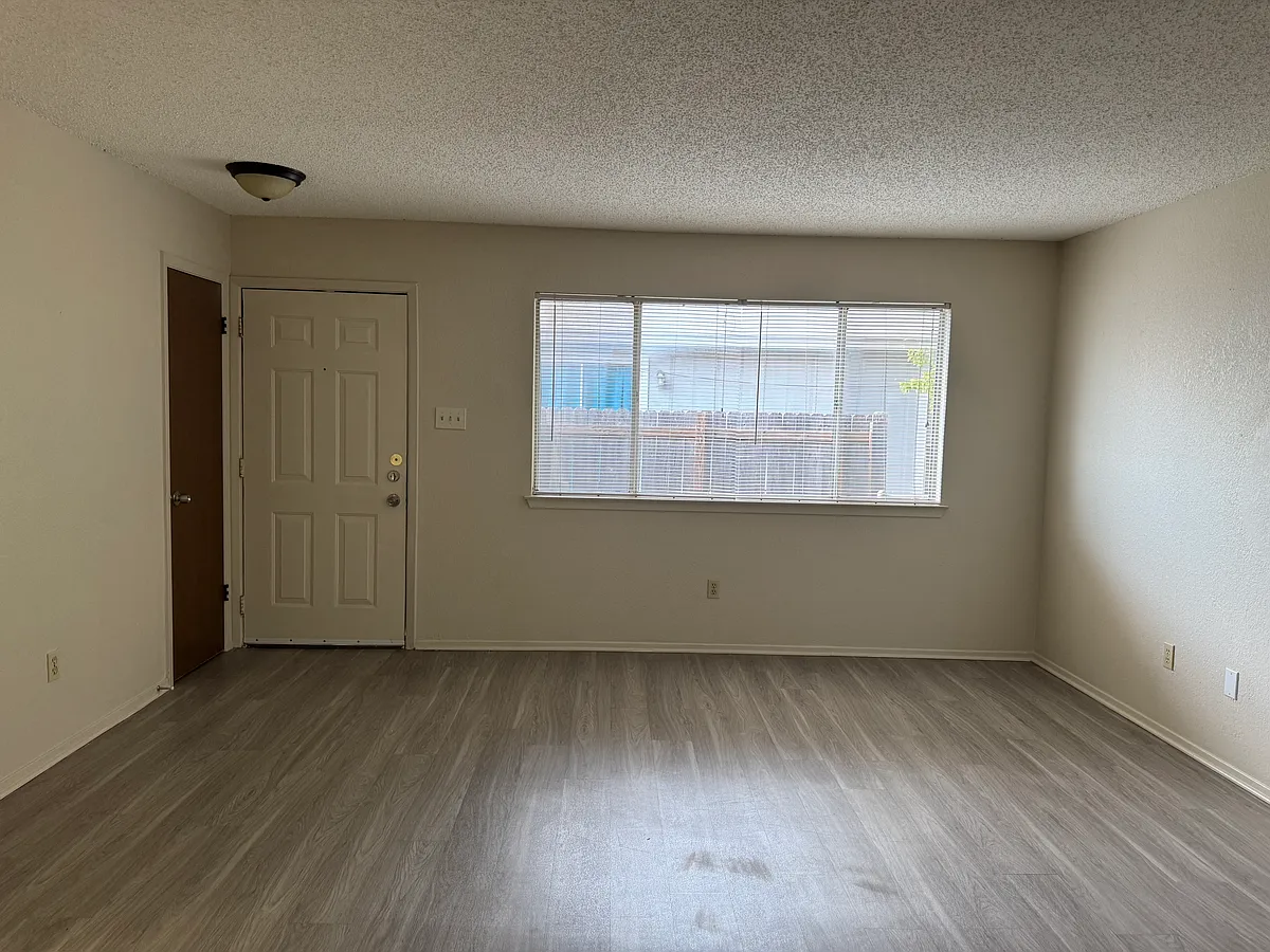 Building Photo - 2127 Andover Dr