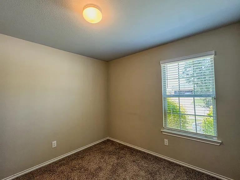 801 Meadow Creek Ln — Photo 15