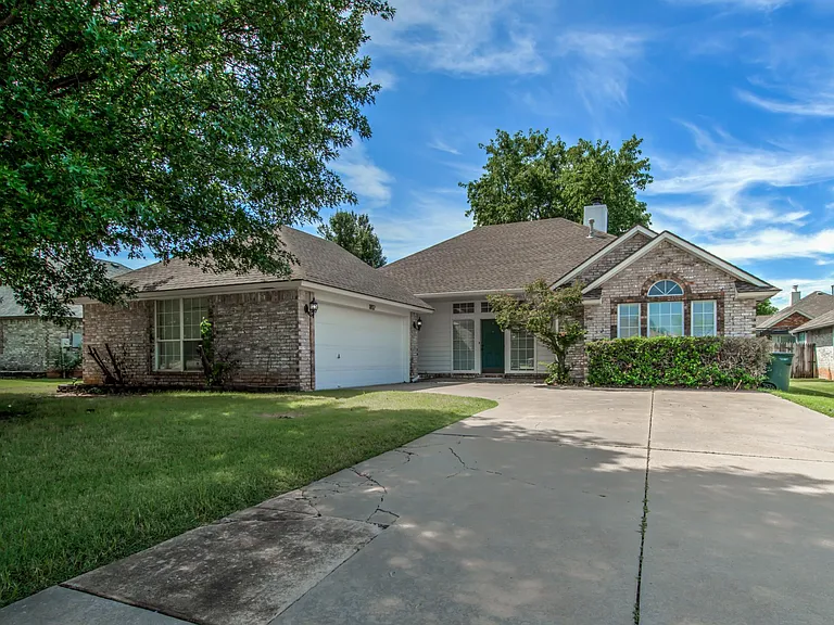 1812 Pebble Creek Blvd — Photo 3