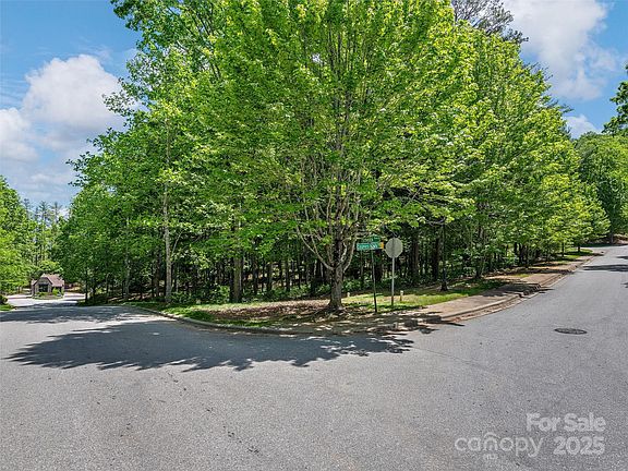 3rd image of 404 Coopers Hawk Dr