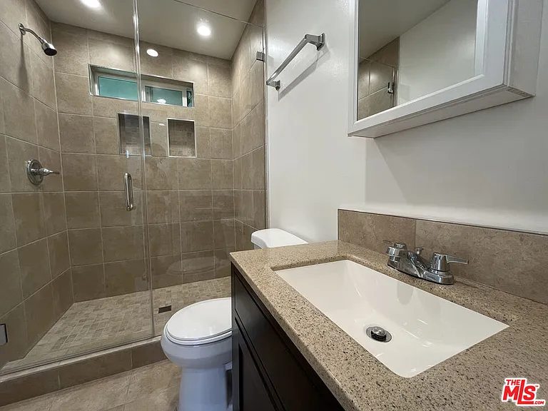 3901 S Orange Dr — Photo 13
