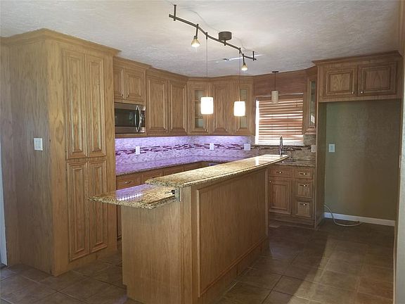 5th image of 3115 Mission Valley Dr