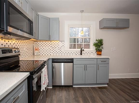5th image of 1109 Klondale Ave
