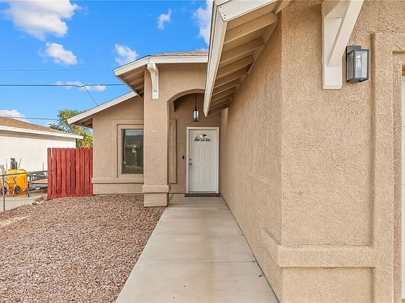 3rd image of 1406 Lakeside Drive