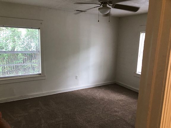 3rd image of 380 Woody Dr APT B