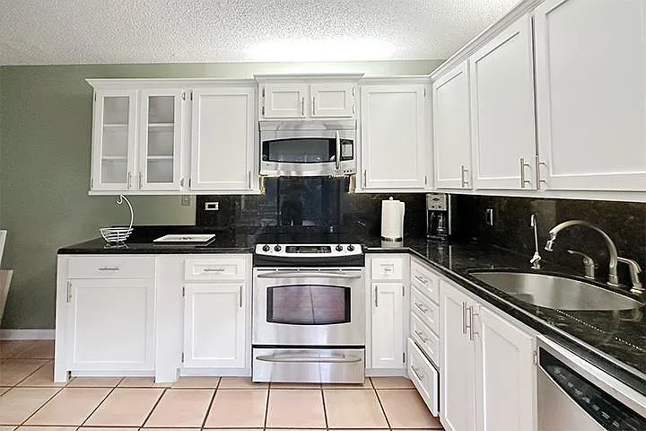 1700 Embassy Dr #504 — Photo 33