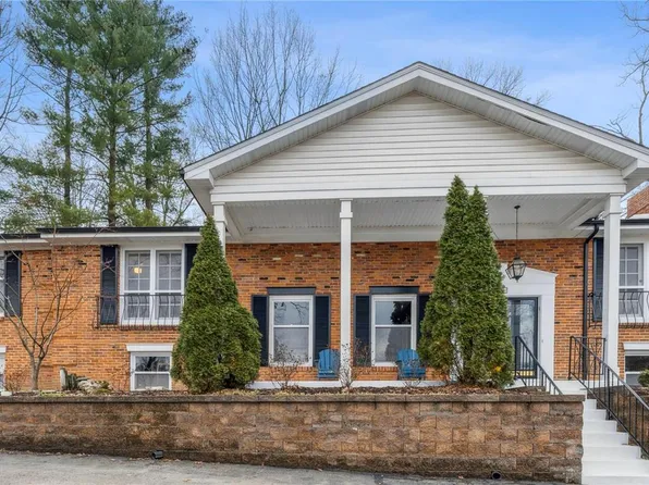 9474 Bonhomme Woods Dr, Saint Louis, MO 63132