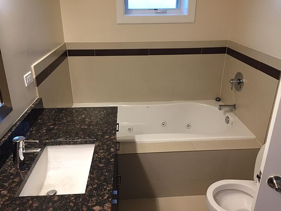5th image of 4318 N California Ave Unit 303