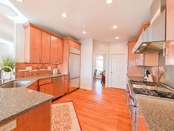 4th image of 20379 Pinehurst Ln