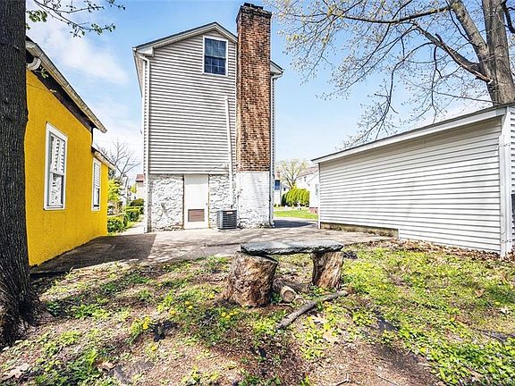 4th image of 913 Howard Ave #1