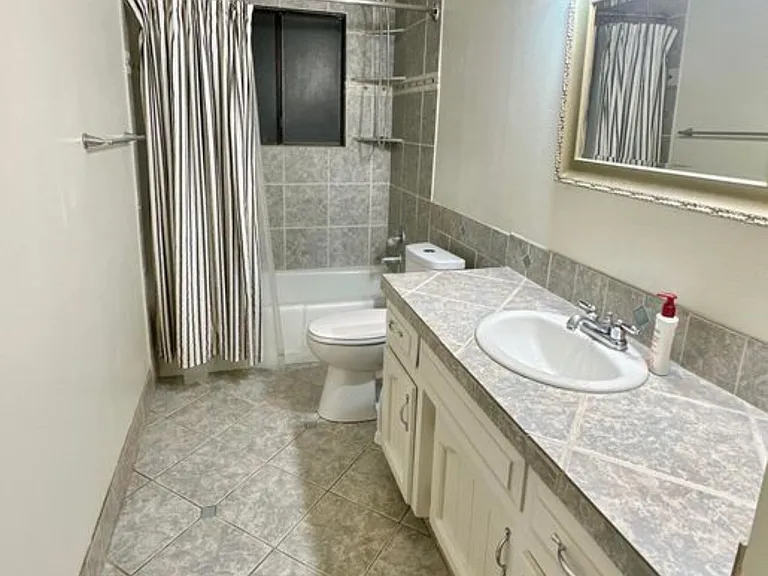 2312 S Divisadero St — Photo 2