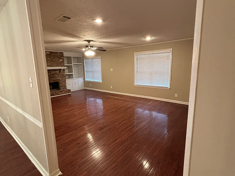 322 E Lee Ave — Photo 11