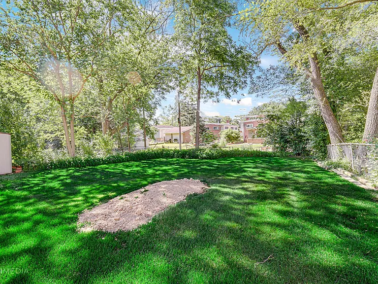 319 Park Dr — Photo 23