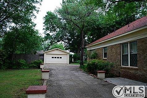 4th image of 1310 Park Dr