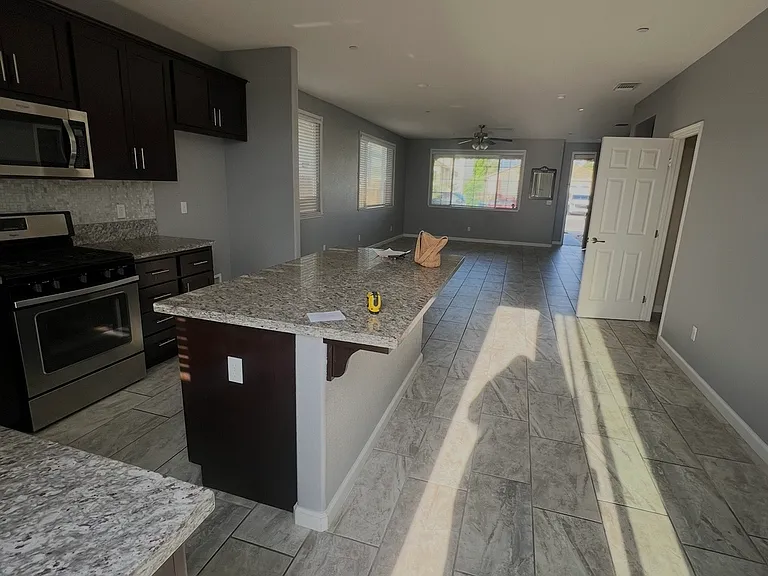 1332 Greenbrier Dr — Photo 9