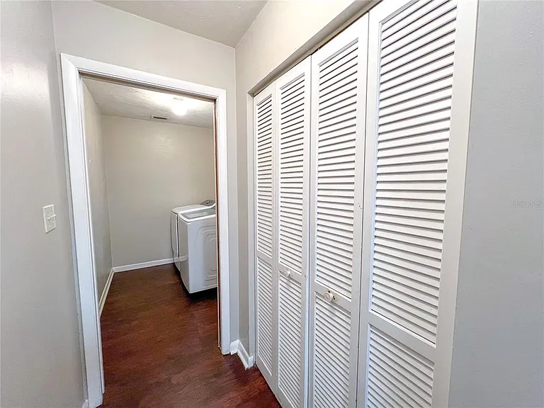 720 SW 77th Ter — Photo 7