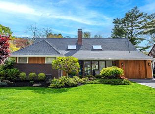 10 Oak Brook Lane, Merrick, NY 11566