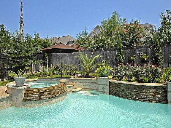 Salt water pool & spa