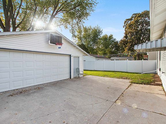 5th image of 969 Kellogg St