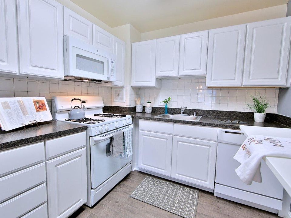 Willow Run at Mark Center Apartment Homes Apartment Rentals