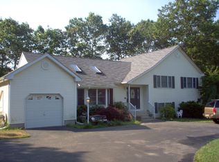 50 Kathy Ln, Riverhead, NY 11901