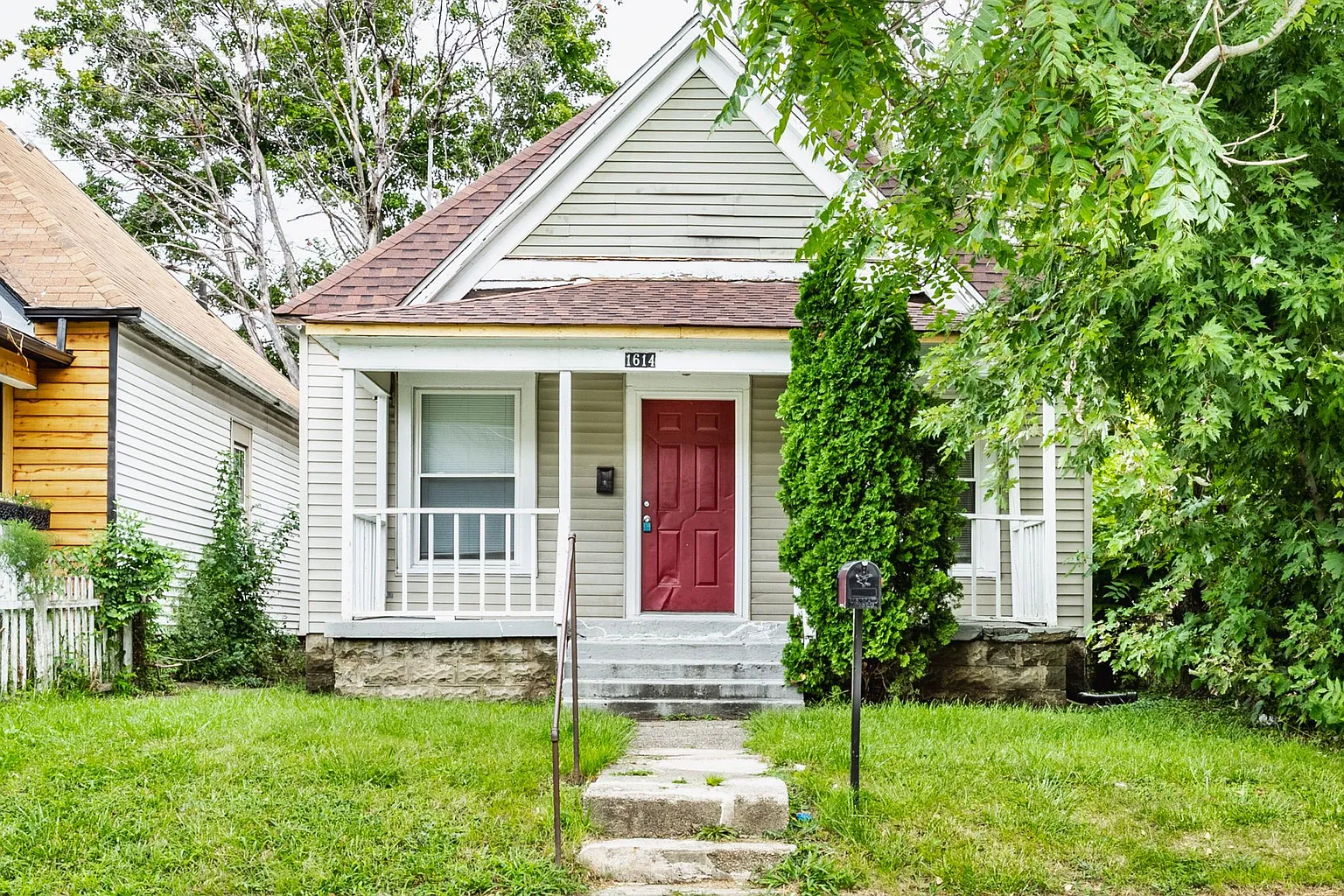 1614 E Naomi St photo 1