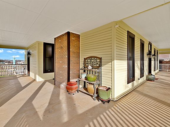 5th image of 304 N Church St