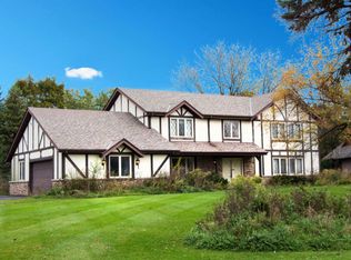 15850 Ridgefield Ct, Brookfield, WI 53005