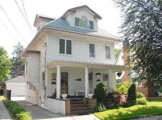 49 Aspen St, Floral Park, NY 11001