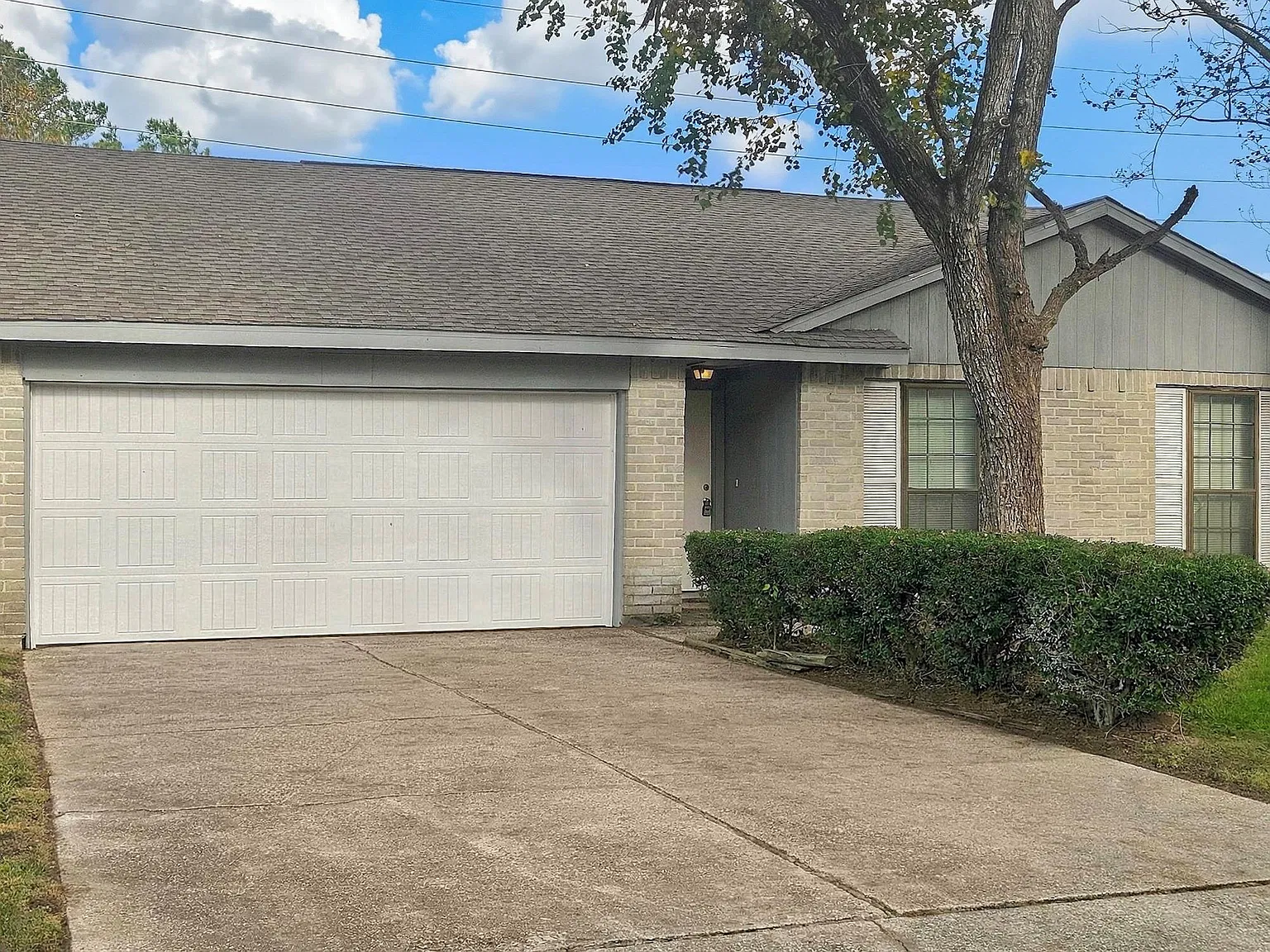 4 bed, 2.0 bath, 1362 sqft, $2,000 — Photo 1
