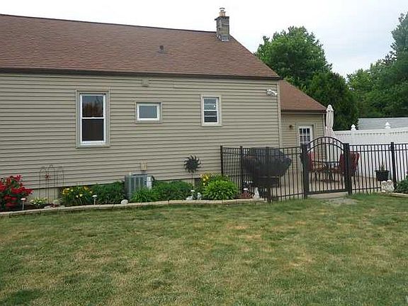 4th image of 104 Norine Dr
