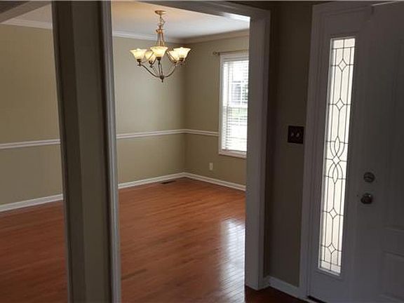 4th image of 1025 Glenhurst Way
