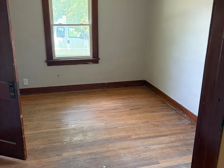 110 N Saint John Ave — Photo 10