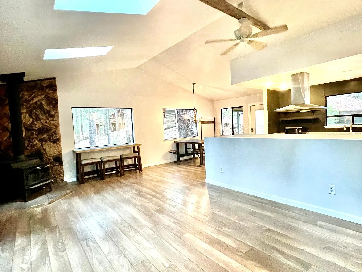 27151 Lake Dr — Photo 3
