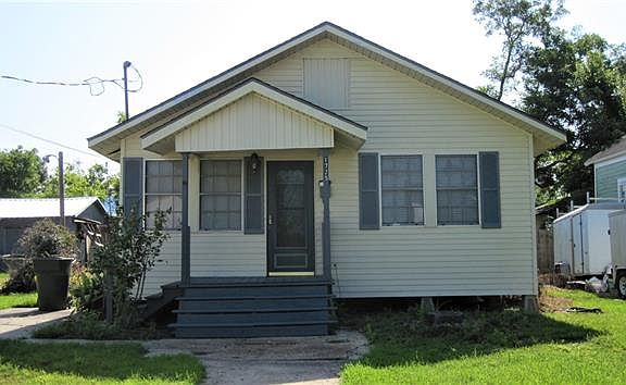 3rd image of 1725 Elm St