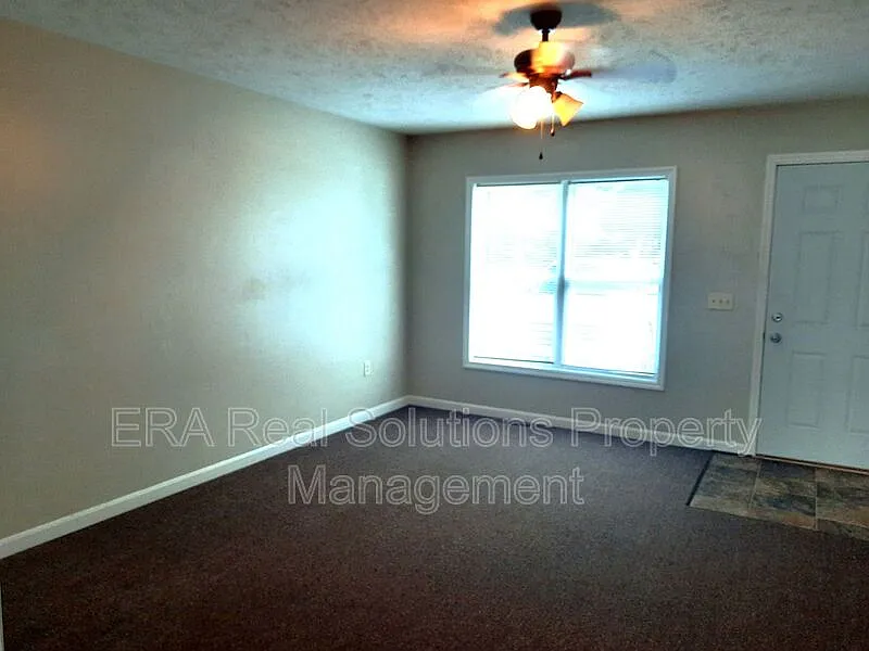 2 bed, 1.5 bath, 1152 sqft, $900 — Photo 2
