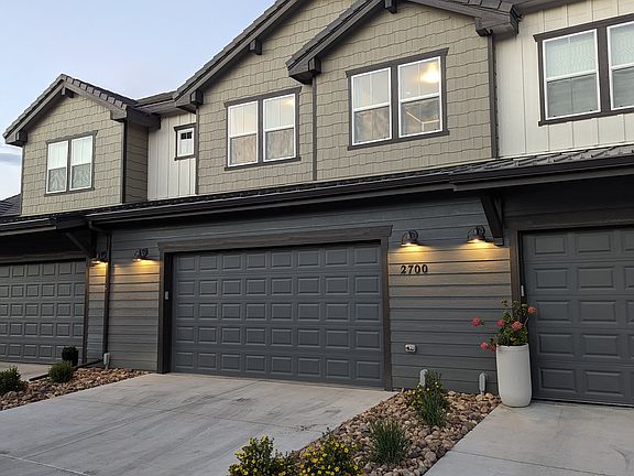 Garage entry: street-facing.