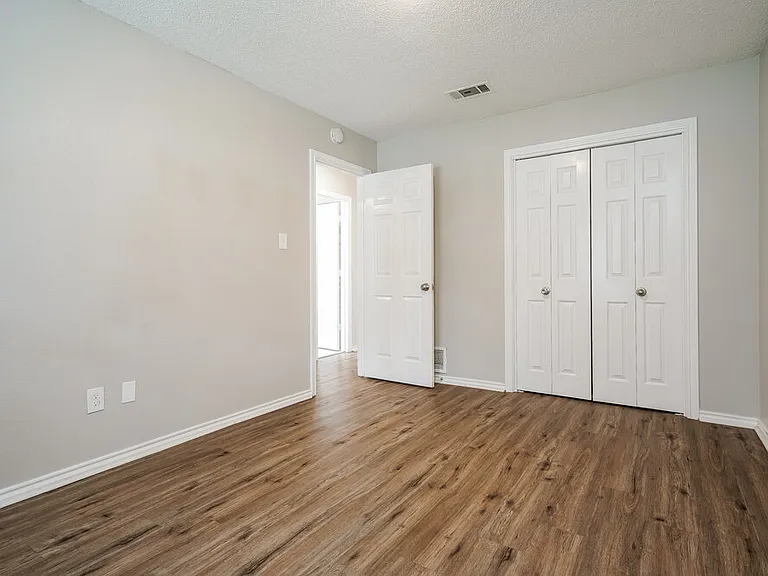 217 Tanglewood St — Photo 14